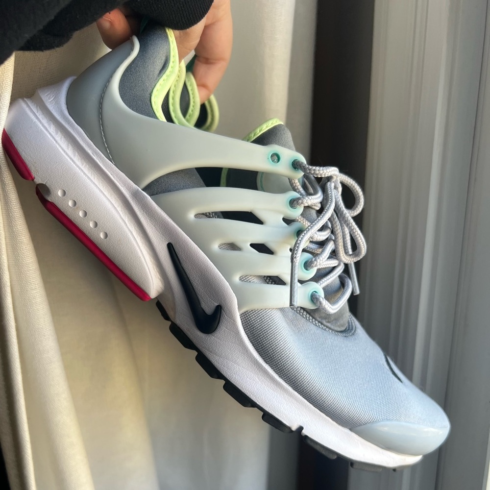 Nike Tennis Shoes